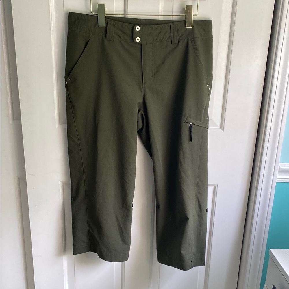 Columbia Olive Green Capri Pants with Pockets